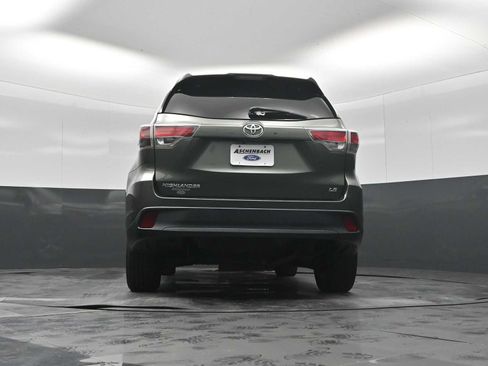 Used 2016 Toyota Highlander Plus FWD image 23