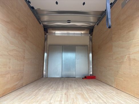 Used 2022 Ford E-350 and Econoline 350 Super Duty w/ Power Windows & Locks Group image 16