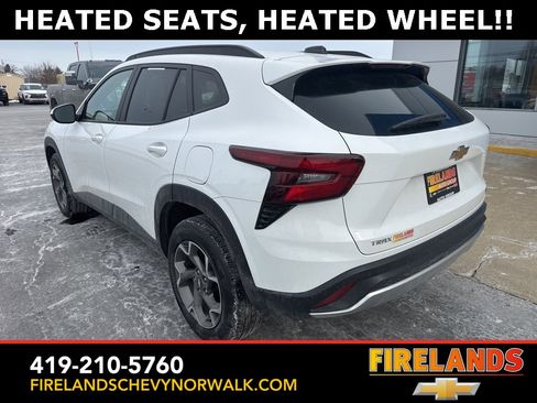 Certified 2025 Chevrolet Trax LT w/ LT Convenience Package image 4