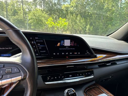 Used 2021 Cadillac Escalade Luxury AWD/4WD image 18