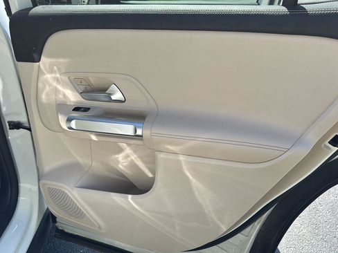 Used 2023 Mercedes-Benz GLB 250 image 14