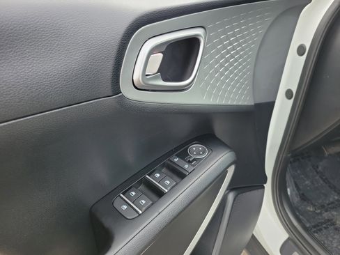 Used 2025 Kia Soul LX w/ LX Technology Package image 18