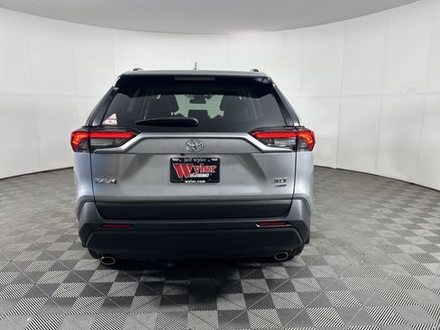 Used 2022 Toyota RAV4 XLE Premium image 15