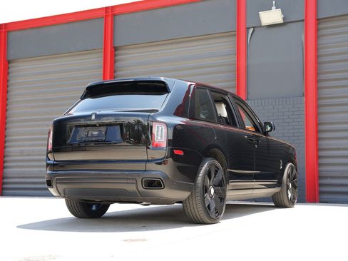 Used 2022 Rolls-Royce Cullinan Black Badge AWD/4WD image 8