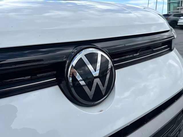 Used 2025 Volkswagen Taos SE w/ Panoramic Sunroof Package AWD/4WD image 11