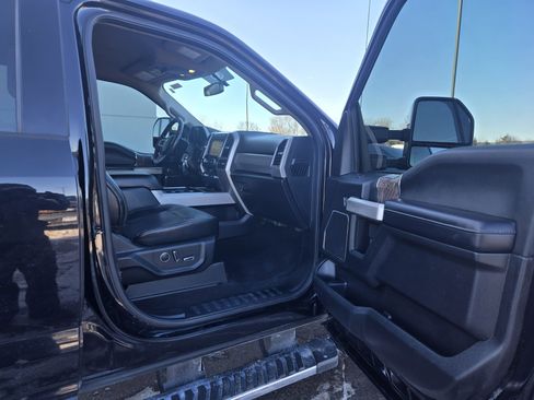 Used 2019 Ford F350 Lariat w/ Chrome Package image 16
