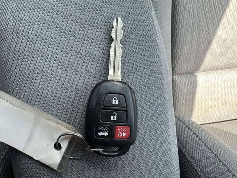 Used 2014 Toyota Corolla LE FWD image 34