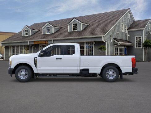 New 2026 Ford F250 XL w/ F-250 >10K GVWR Package RWD image 3