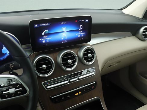 Used 2022 Mercedes-Benz GLC 300 4MATIC image 9