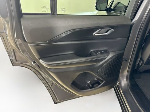Certified 2025 Jeep Grand Cherokee Altitude AWD/4WD image 22