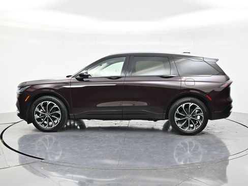 Used 2025 Lincoln Nautilus Reserve AWD/4WD image 8