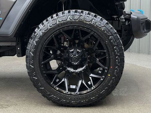 Used 2024 Jeep Wrangler Unlimited image 9