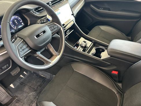 New 2026 Jeep Grand Cherokee Altitude AWD/4WD image 11