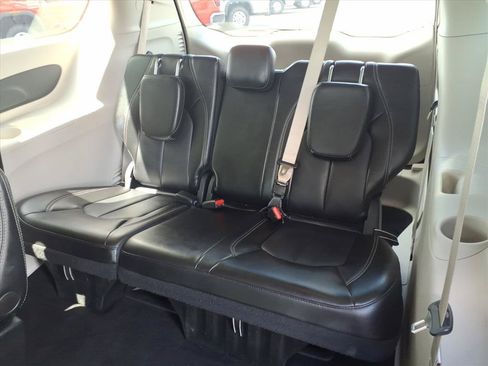 Used 2024 Chrysler Pacifica Touring-L FWD image 29