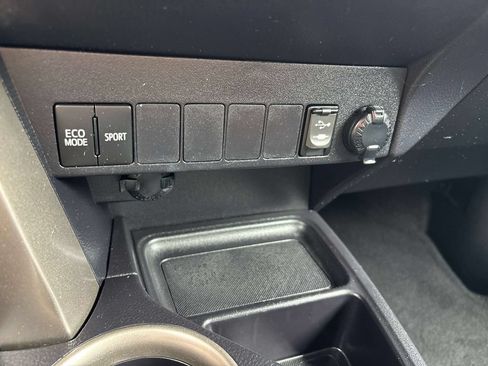 Used 2015 Toyota RAV4 LE AWD/4WD image 25