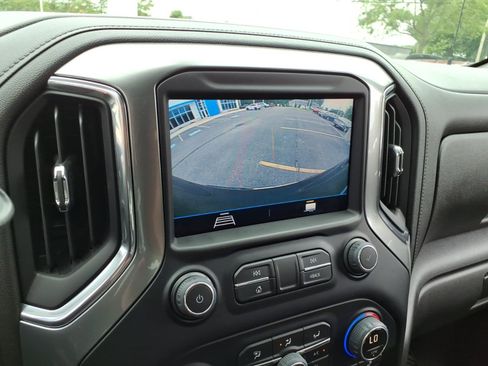 Used 2022 Chevrolet Silverado 1500 LT AWD/4WD image 17