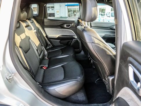 Used 2024 Jeep Compass Latitude AWD/4WD image 22