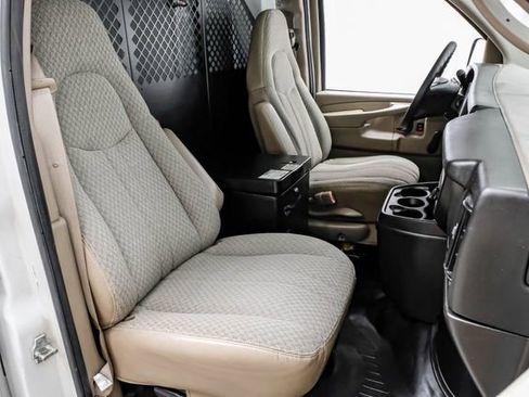 Used 2009 Chevrolet Express 1500 image 36