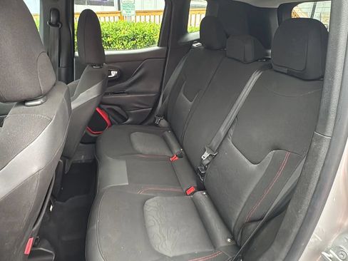 Used 2017 Jeep Renegade Trailhawk AWD/4WD image 23