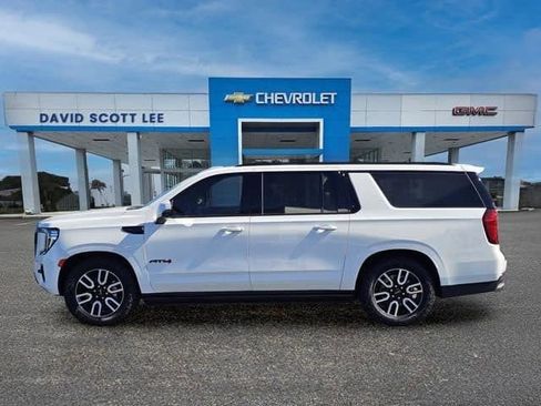 Used 2023 GMC Yukon XL AT4 w/ AT4 Premium Plus Package AWD/4WD image 15