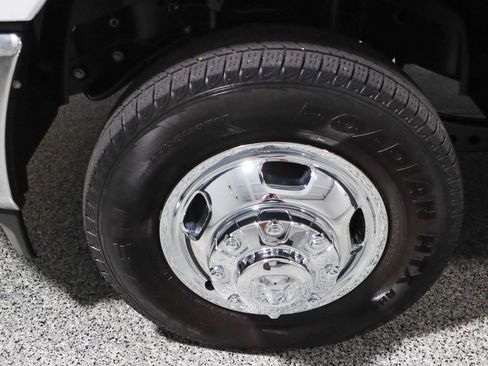 Used 2024 RAM 3500 Tradesman w/ Chrome Appearance Group image 12