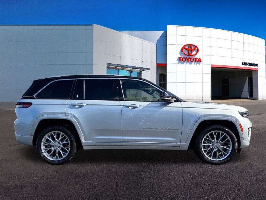 Used 2023 Jeep Grand Cherokee Summit w/ Advanced Protech Group IV AWD/4WD image 8