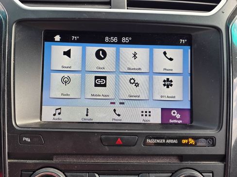 Used 2017 Ford Explorer XLT w/ Equipment Group 202A FWD image 16