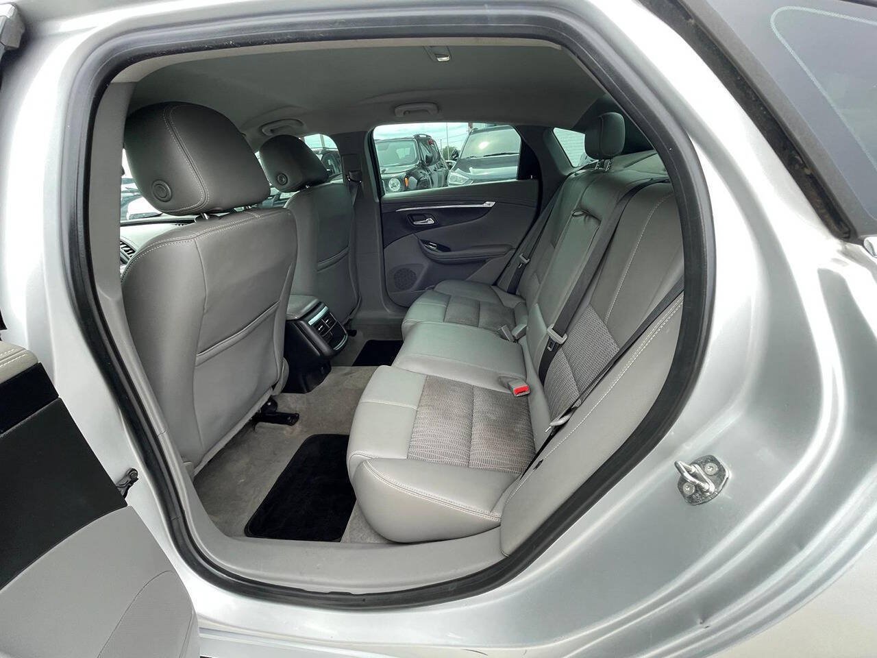 Used 2018 Chevrolet Impala LT FWD image 14