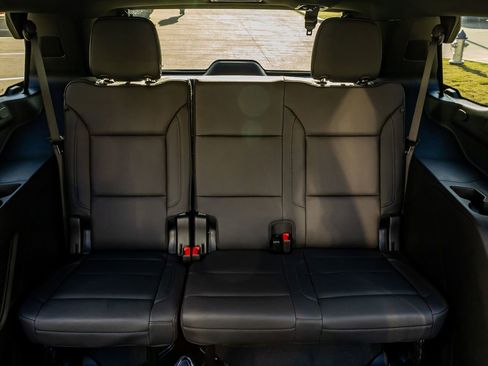 Used 2025 Chevrolet Tahoe Z71 w/ Comfort Package image 35