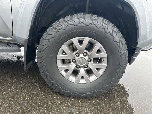 Used 2017 Toyota Tacoma SR5 w/ Tow Package image 9