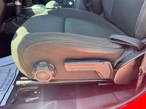 Used 2018 Jeep Wrangler Unlimited Sport AWD/4WD image 9