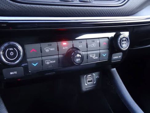 Used 2025 Jeep Compass Trailhawk AWD/4WD image 24