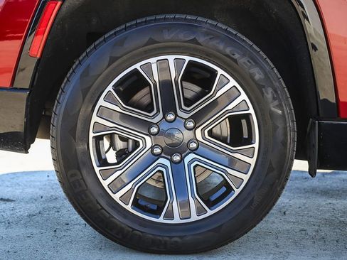 Used 2024 Jeep Wagoneer L Series II image 12