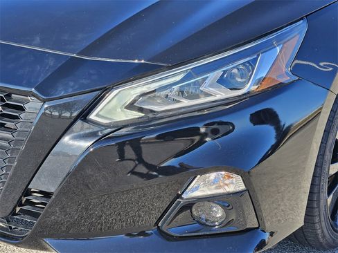 Used 2022 Nissan Altima 2.5 SR w/ Midnight Edition Package image 7