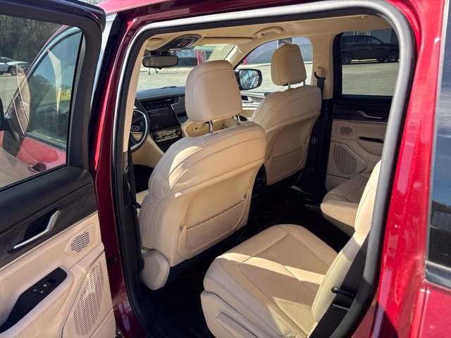 Used 2022 Jeep Grand Cherokee L Limited AWD/4WD image 15