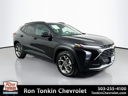 Used 2025 Chevrolet Trax LT w/ LT Convenience Package image 1