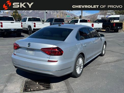 Used 2016 Volkswagen Passat 1.8T SE w/ Lighting Package (P06) image 7