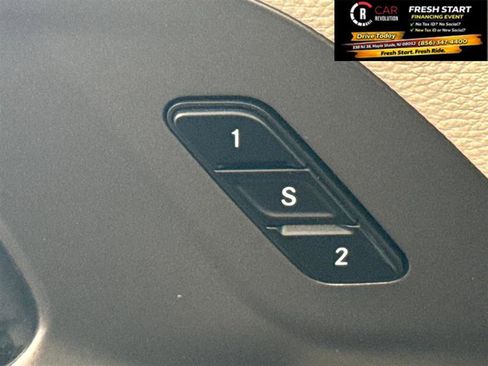 Used 2024 Chrysler Pacifica Limited FWD image 63