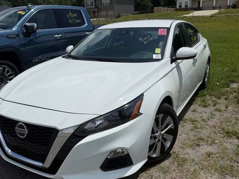 Used 2022 Nissan Altima 2.5 S FWD image 2