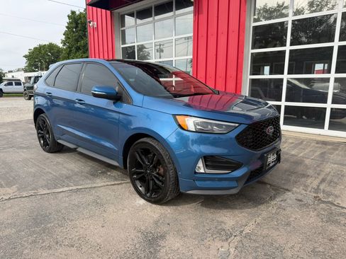 Used 2019 Ford Edge ST w/ Equipment Group 401A AWD/4WD image 2