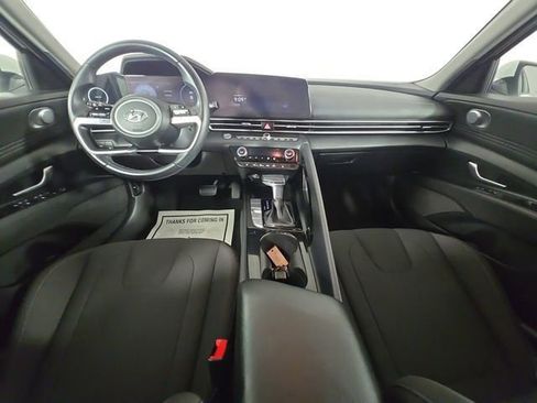 Used 2023 Hyundai Elantra SEL w/ Convenience Package image 10