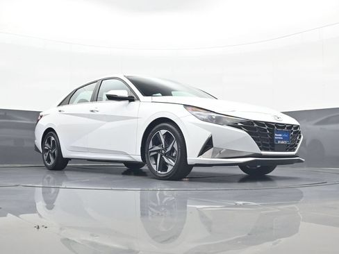 Certified 2021 Hyundai Elantra SEL w/ Convenience + Premium Package FWD image 24