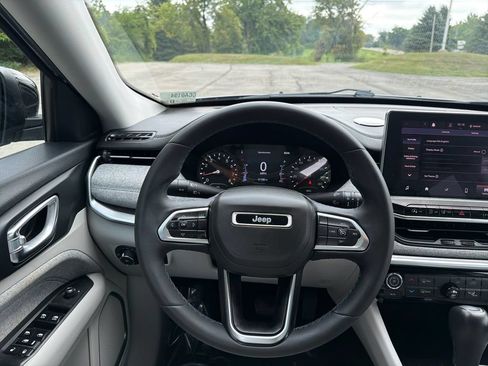 Used 2022 Jeep Compass Latitude AWD/4WD image 26