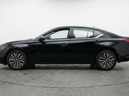 Used 2025 Nissan Altima 2.5 SV FWD image 5