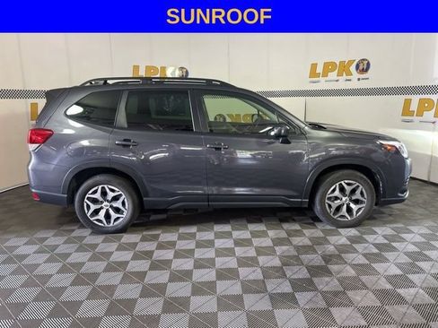 Used 2023 Subaru Forester Premium AWD/4WD image 2