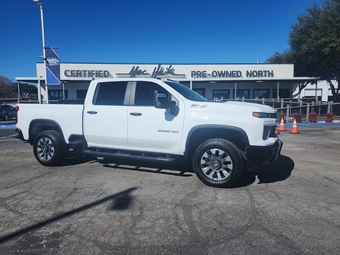 Used 2025 Chevrolet Silverado 2500 Custom w/ Custom Value Package image 1