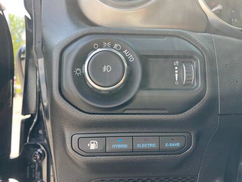 Used 2023 Jeep Wrangler Unlimited AWD/4WD image 25