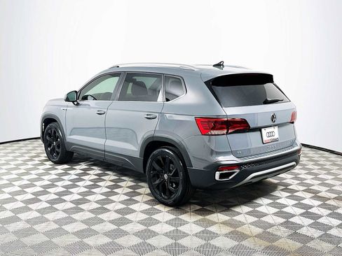Used 2022 Volkswagen Taos SE w/ Panoramic Sunroof Package AWD/4WD image 5