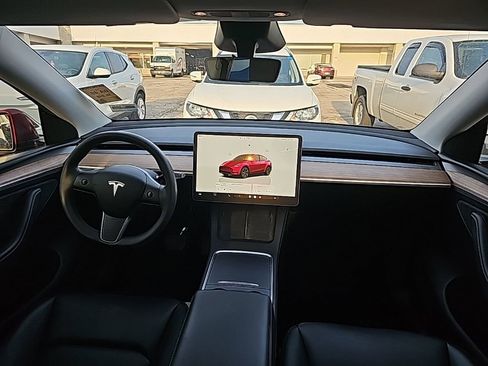 Used 2024 Tesla Model Y Long Range image 4
