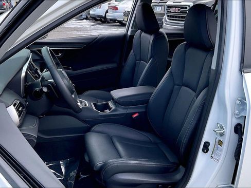 Certified 2025 Subaru Legacy Limited image 8